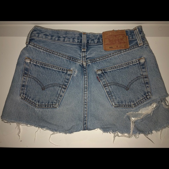 Levis ripped denim shorts - Picture 2 of 5